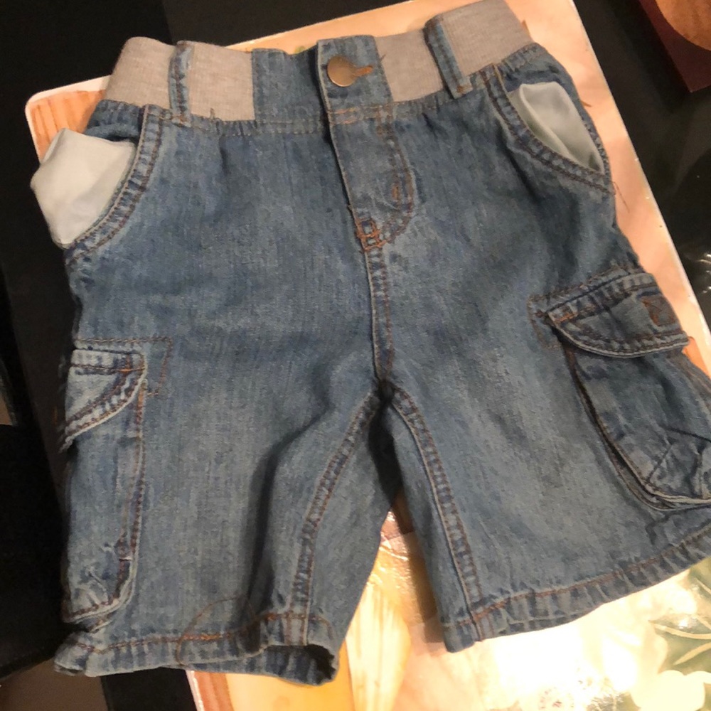 Todler Boy 3T  Cherokee shorts